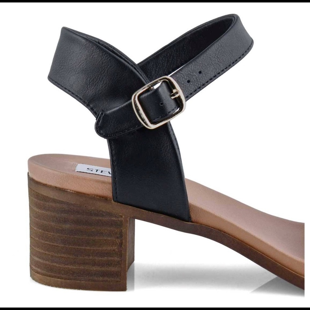 Steve Madden 2 in black heels